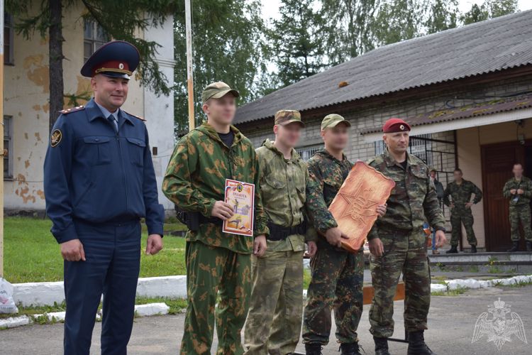 Команды СОБР и ОМОН Управления Росгвардии по Республике Карелия стали призёрами в соревнованиях по триатлону специального назначения