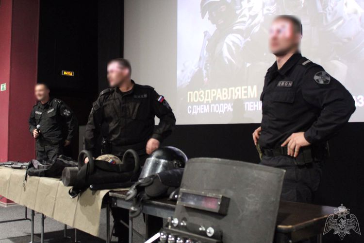 Сотрудники карельского ОМОН приняли участие в конолектории «Только вперёд, спецназ!» 