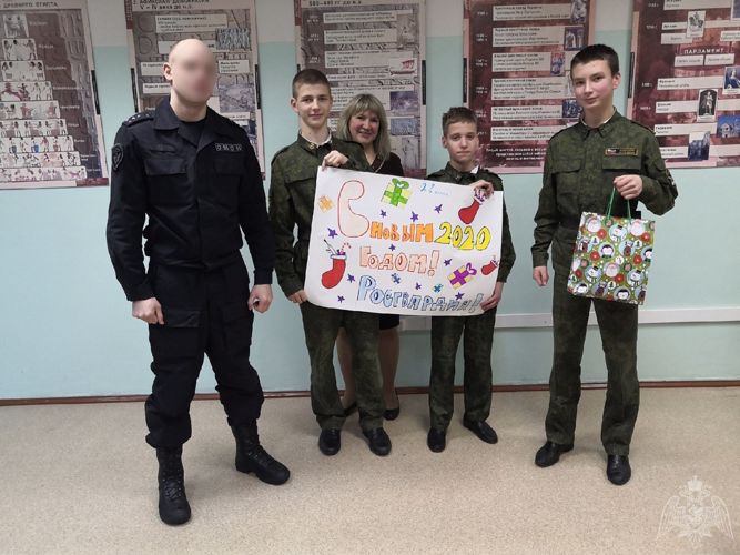 Офицер ОМОН поздравил кадетов с успешным окончанием учебного полугодия