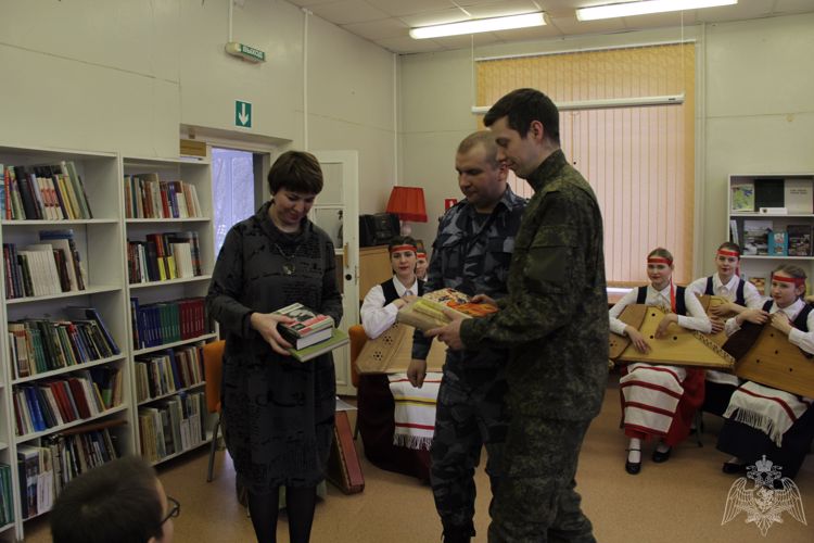 Росгвардейцы Карелии приняли участие в общероссийской акции «Дарите книги с любовью» 