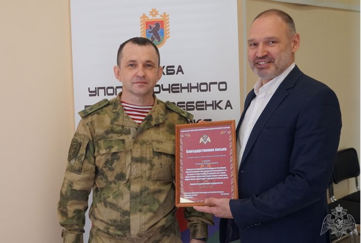 В преддверии Международного дня защиты детей заместитель территориального управления Росгвардии поздравил с праздником аппарат Уполномоченного по права ребенка в Республике Карелия