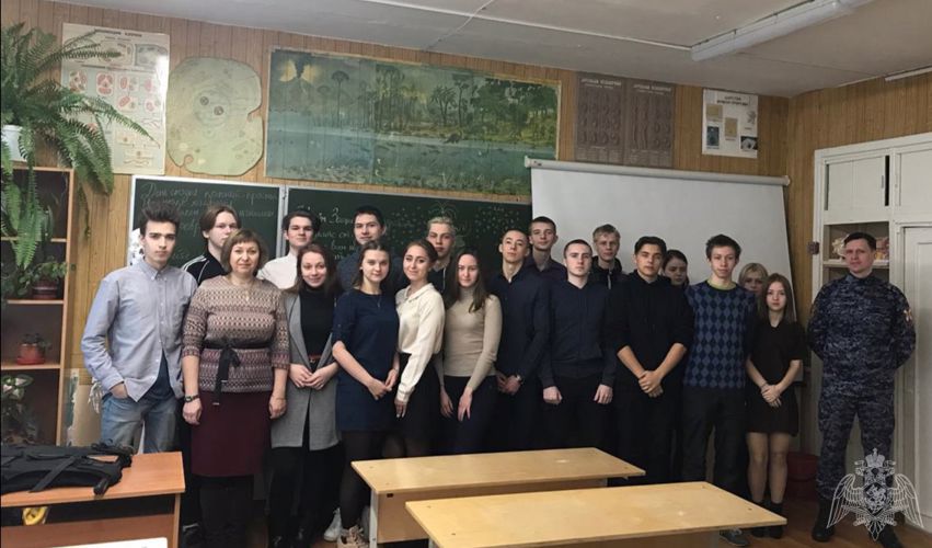 В преддверии Дня войск национальной гвардии росгвардейцы провели уроки мужества в районах Карелии