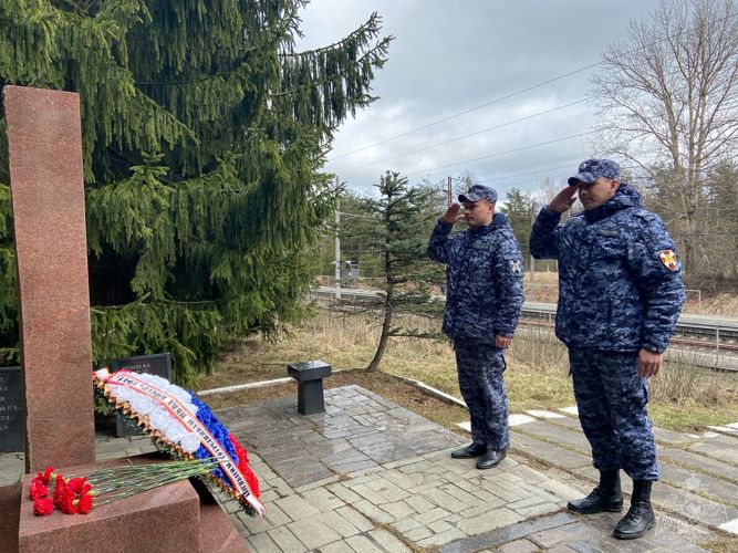 Офицеры отдела вневедомственной охраны Карелии почтили память погибших в годы Великой Отечественной войны защитников станции Орзега 