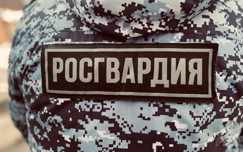 Росгвардейцы задержали гражданина, незаконно проникшего в квартиру