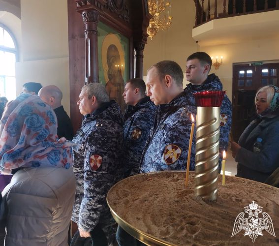 В Карелии росгвардейцы приняли участие в литургии за здравие военнослужащих и сотрудников, участвующих в специальной операции