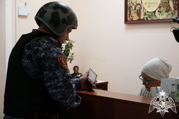 Сотрудники Росгвардии проверяют образовательные учреждения Карелии перед новым учебным годом