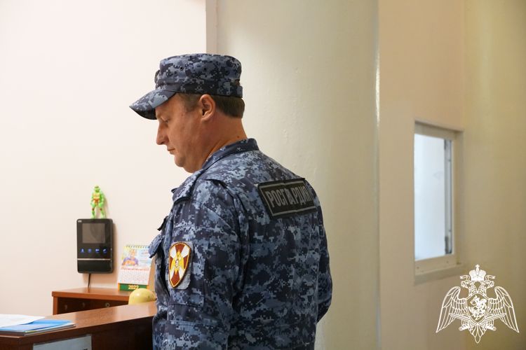 Сотрудники Росгвардии проверяют образовательные учреждения Карелии перед новым учебным годом
