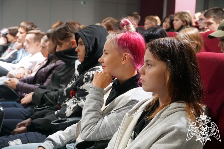 Представители Росгвардии встретились с карельской молодежью в преддверии Дня солидарности в борьбе с терроризмом