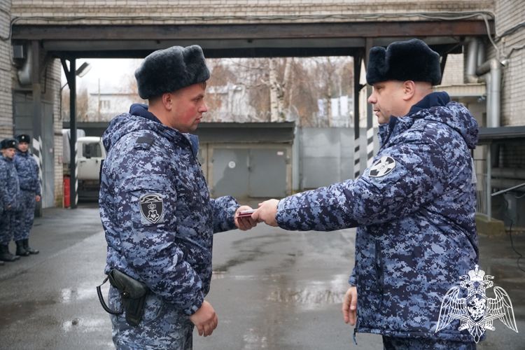 Сотрудников и работников вневедомственной охраны Росгвардии наградили в торжественной обстановке