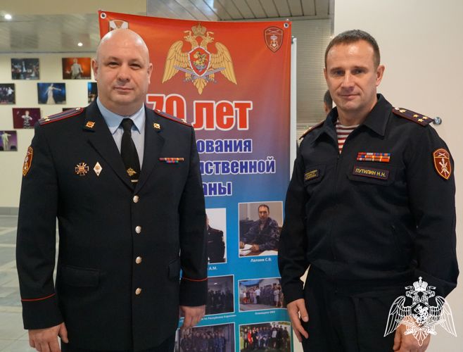 Поздравление начальника территориального управления Росгвардии с юбилеем вневедомственной охраны 