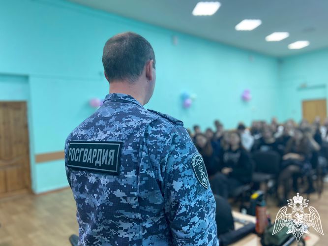 Офицеры Росгвардии встретились со школьниками в преддверии Дня вневедомственной охраны