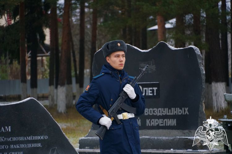 Руководство регионального управления Росгвардии приняло участие в праздновании 90-летия Краснознаменного радиотехнического полка