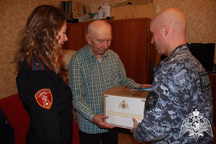 Представители территориального управления Росгвардии поздравили ветеранов с наступающим Новым годом