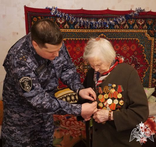 В день снятия блокады Ленинграда сотрудники Росгвардии посетили ветеранов ведомства (ВИДЕО)