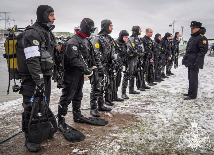 Водолазы карельского ОМОН «Илвес» Росгвардии тренировались в противодиверсионной борьбе (ВИДЕО)