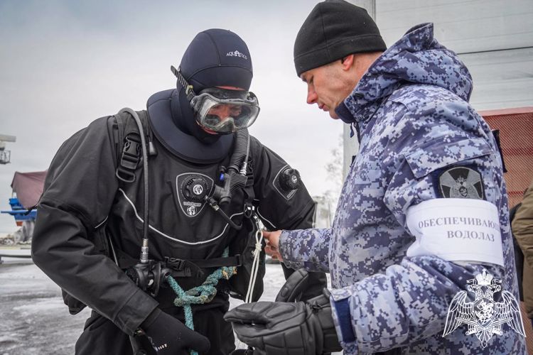 Водолазы карельского ОМОН «Илвес» Росгвардии тренировались в противодиверсионной борьбе (ВИДЕО)