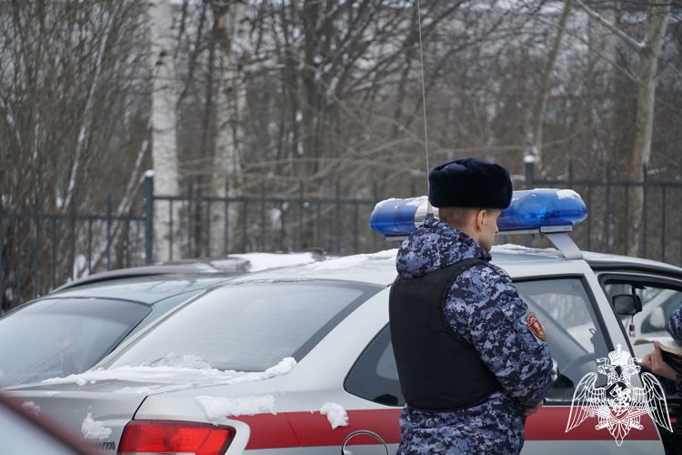 За выходные дни сотрудники Росгвардии несколько раз выезжали в гипермаркеты Петрозаводска