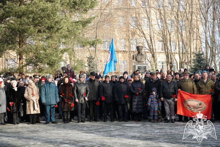 Руководитель регионального управления Росгвардии почтил память павших воинов-афганцев (ВИДЕО)