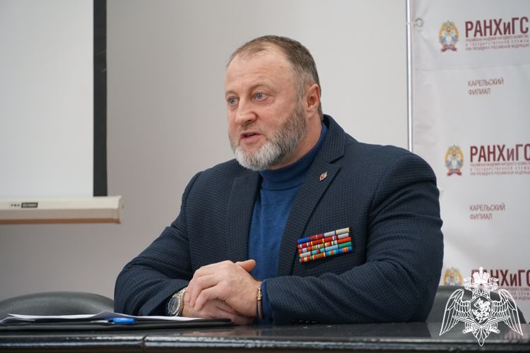 Председатель совета ветеранов территориального управления Росгвардии встретился со студентами карельского филиала РАНХиГС