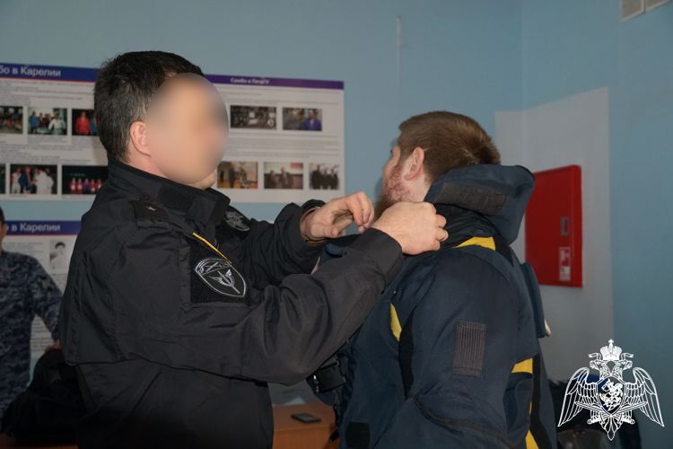 Бойцы карельского ОМОН «Илвес» провели показательные выступления для студентов (ВИДЕО)