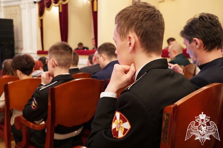 Карельские росгвардейцы вместе с руководителем ведомства посетили праздничный концерт