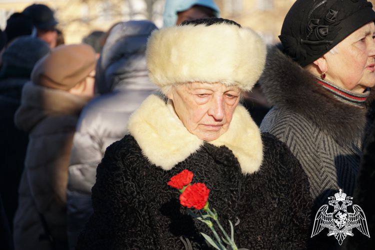 Начальник регионального управления Росгвардии возложил цветы к Вечному огню (видео)