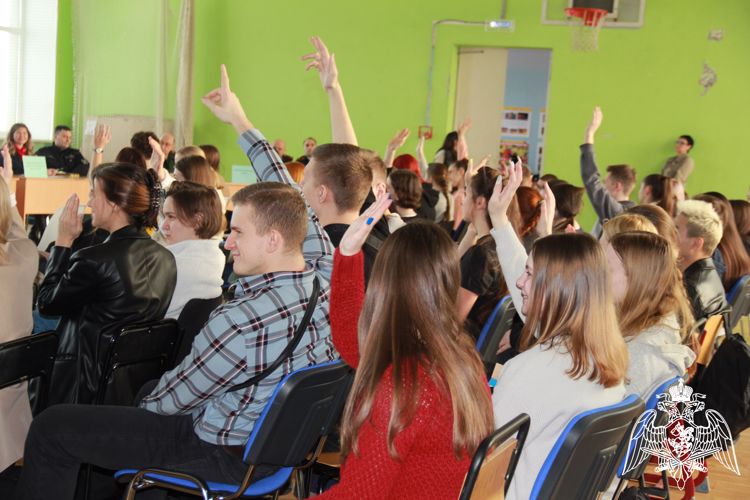 Бойцы карельского ОМОН «Илвес» провели показательные выступления для студентов (ВИДЕО)