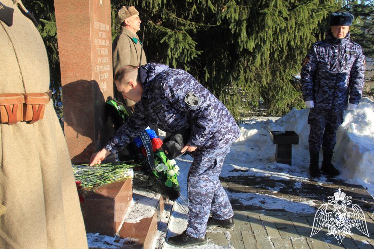 В День защитника Отечества карельские росгвардейцы почтили память погибших героев в Орзеге