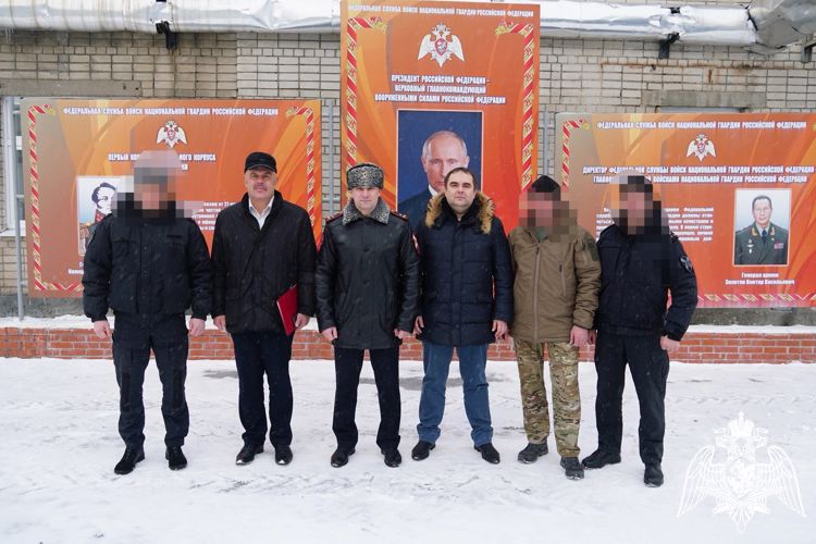 Предприниматель из Петрозаводска передал автомобиль и партию дополнительного оборудования росгвардейцам, участвующим в СВО