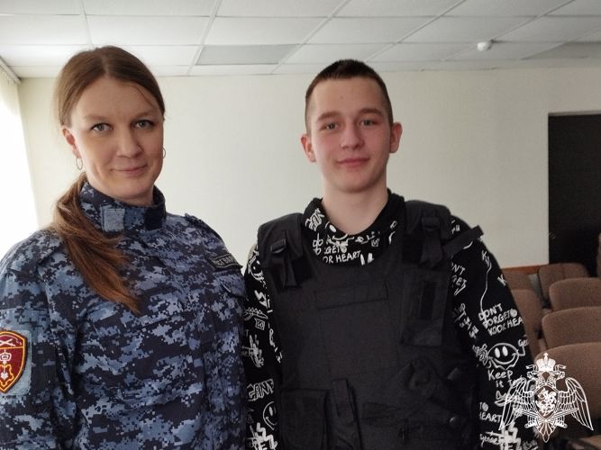Сотрудники Росгвардии побывали в Олонецком центре помощи детям