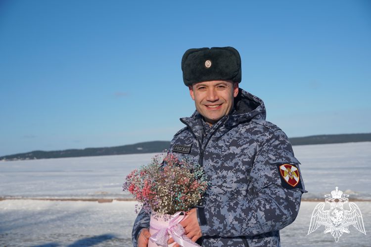 Сотрудники Росгвардии поздравляют всех женщин с Международным женским днём (ВИДЕО)