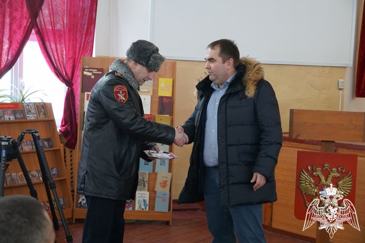 Предприниматель из Петрозаводска передал автомобиль и партию дополнительного оборудования росгвардейцам, участвующим в СВО