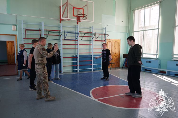 Сотрудники карельского СОБР «Карху» провели спортивное мероприятие для школьников