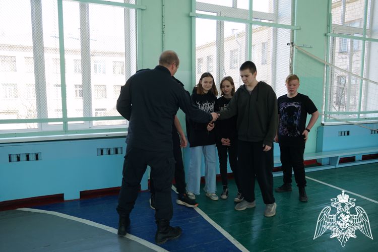 Сотрудники карельского СОБР «Карху» провели спортивное мероприятие для школьников