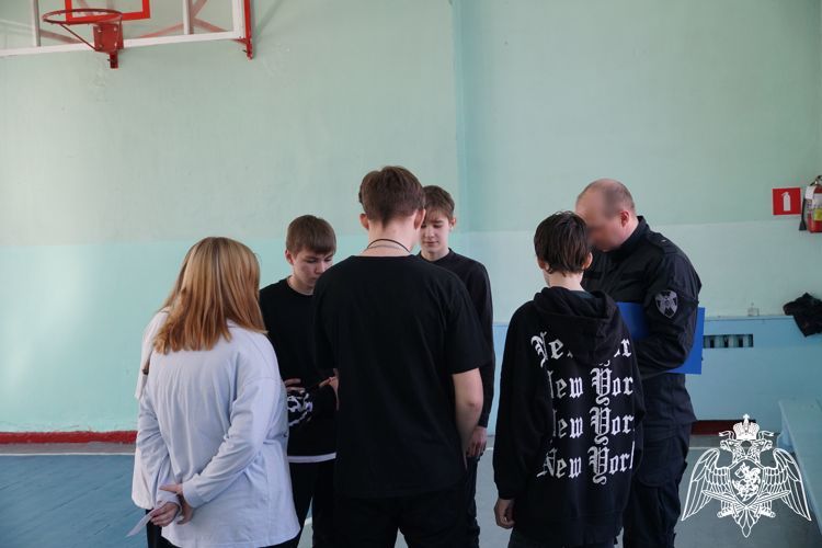 Сотрудники карельского СОБР «Карху» провели спортивное мероприятие для школьников