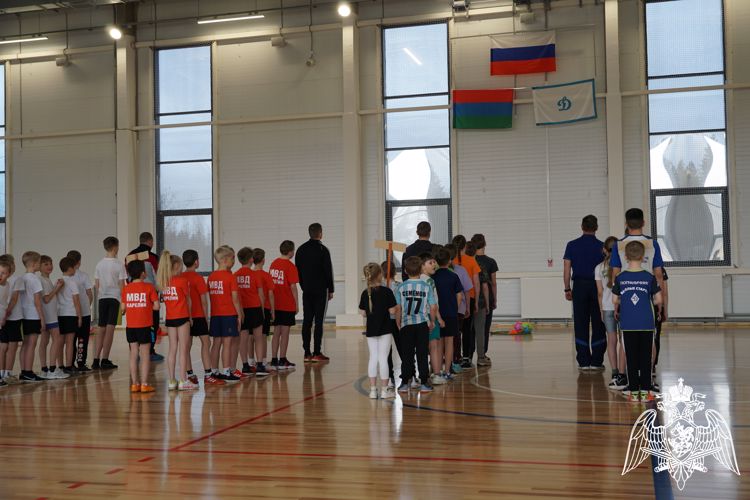 Дети карельских росгвардейцев показали спортивное мастерство на «Веселых стартах»