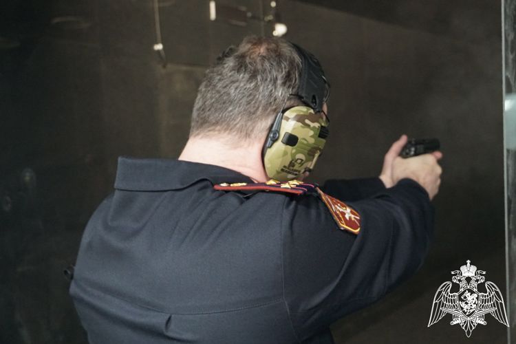 В Карелии руководство территориального управления Росгвардии состязалось в стрельбе с другими силовиками