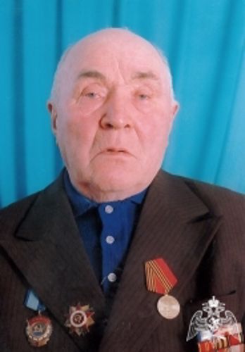 В начале войны Федора на фронт не призвали — у него была бронь тракториста. Три года был в оккупации