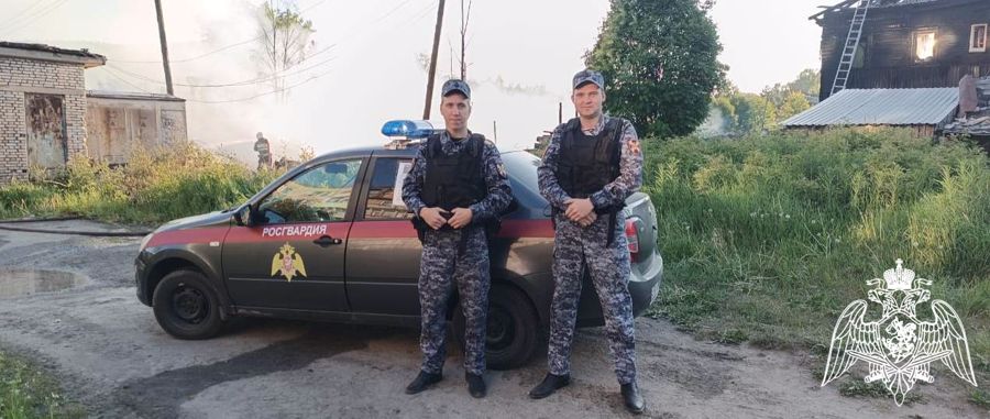 В Карелии росгвардейцы оказали помощь на пожаре