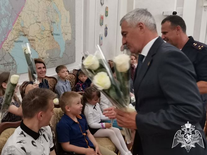 В Карелии вручены госнаграды росгвардейцам, отличившимся в ходе специальной военной операции