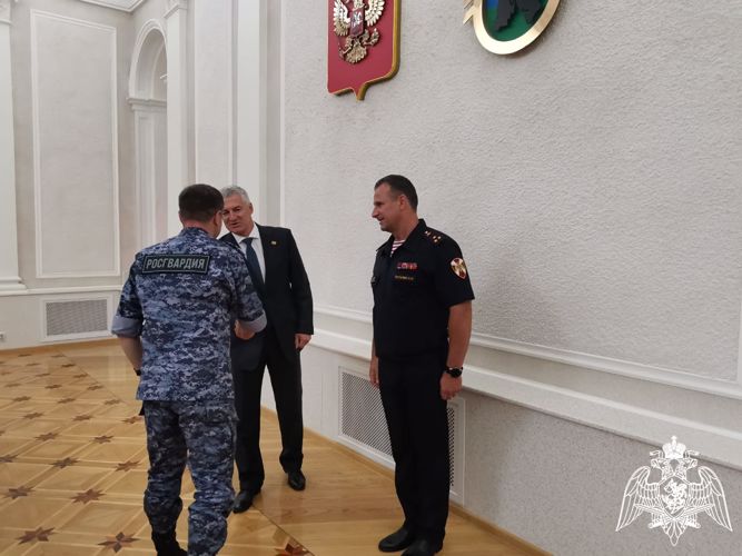 В Карелии вручены госнаграды росгвардейцам, отличившимся в ходе специальной военной операции