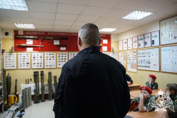 Юнармейцы Карелии провели день в отряде спецназа Росгвардии