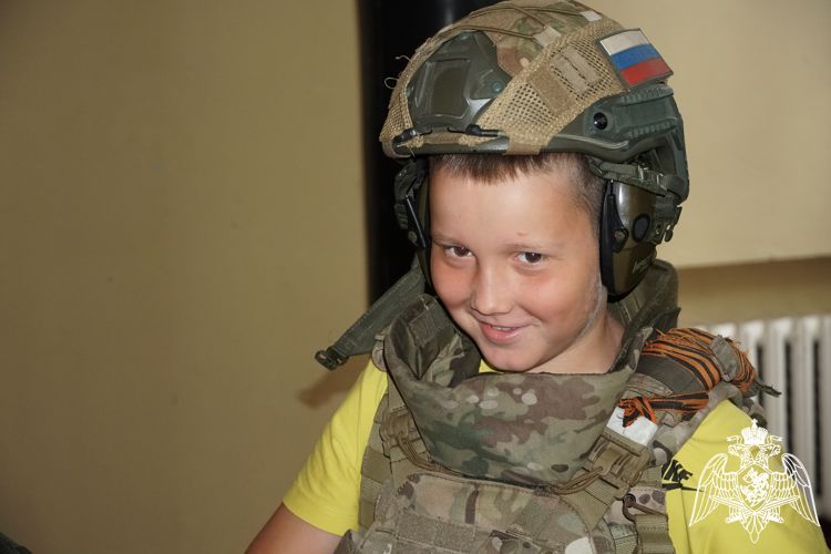 В рамках акции «Каникулы с Росгвардией» воспитанники детского лагеря посетили ОМОН «Илвес» (ВИДЕО)
