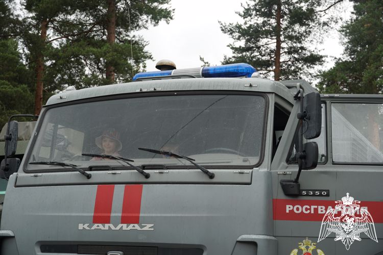 В рамках акции «Каникулы с Росгвардией» воспитанники детского лагеря посетили ОМОН «Илвес» (ВИДЕО)