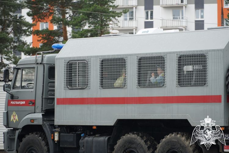 В рамках акции «Каникулы с Росгвардией» воспитанники детского лагеря посетили ОМОН «Илвес» (ВИДЕО)