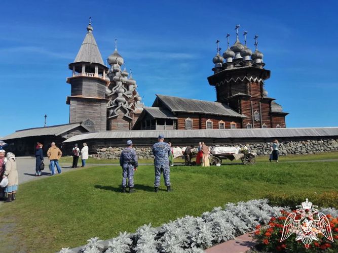 Сотрудники вневедомственной охраны Росгвардии обеспечили безопасность празднования Преображения Господня на острове Кижи