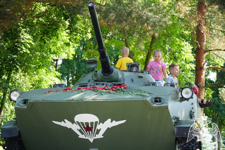 В Карелии руководство Росгвардии приняло участие в мероприятиях по случаю Дня Воздушно-десантных войск РФ (видео)