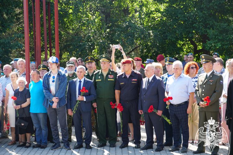 В Карелии руководство Росгвардии приняло участие в мероприятиях по случаю Дня Воздушно-десантных войск РФ (видео)