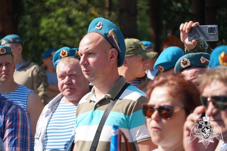 В Карелии руководство Росгвардии приняло участие в мероприятиях по случаю Дня Воздушно-десантных войск РФ (видео)