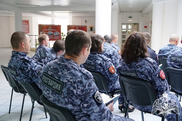В Карелии руководство Росгвардии обсудило с личным составом вопрос комплектования войсковых частей Мариуполя и Донецка